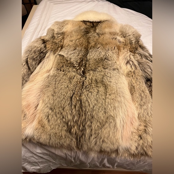 Luxurious Fur Coat - Picture 2 of 6